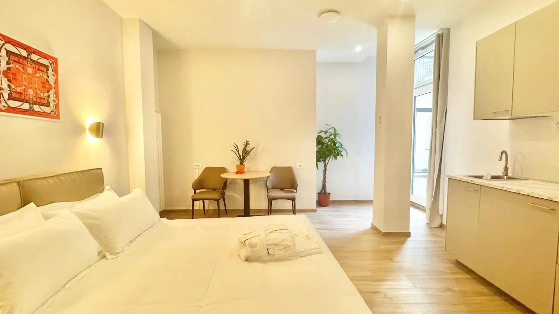 Garden Home Chinatown Milano 0*, Милан Италия